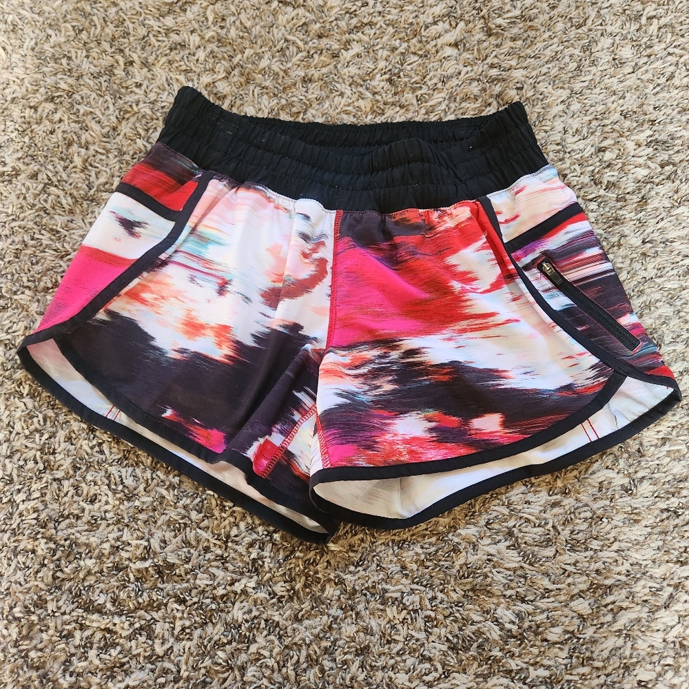 Lululemon tracker shorts Sz 6